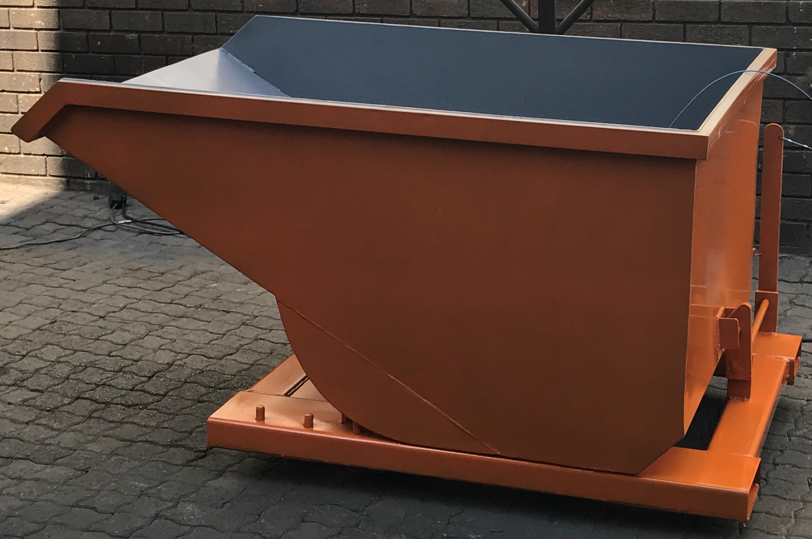 TB800 - Tipping Bin Orange